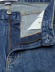 Calvin Klein Jeans - LOW RISE STRAIGHT - tiesaus kirpimo džinsai - denim medium - 3
