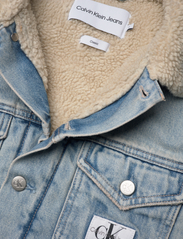 Calvin Klein Jeans - SHERPA DENIM JACKET - spring jackets - denim light - 2