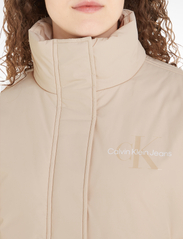 Calvin Klein Jeans - SHORT LIGHTWEIGHT PADDED JACKET - winter jacket - putty beige - 3