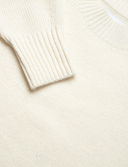 Calvin Klein Jeans - SHORT LAMBSWOOL SWEATER - jumpers - ivory - 2
