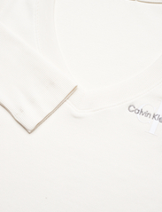 Calvin Klein Jeans - RIB V-NECK MONOLOGO LONG SLEEVE - langärmlige tops - ivory - 2