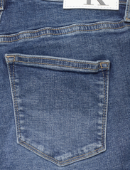 Calvin Klein Jeans - HIGH RISE SKINNY - džinsa bikses ar šaurām starām - denim medium - 4