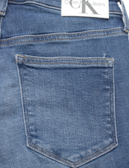 Calvin Klein Jeans - HIGH RISE SUPER SKINNY ANKLE - džinsa bikses ar šaurām starām - denim medium - 4