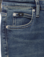 Calvin Klein Jeans - HIGH RISE SUPER SKINNY ANKLE - džinsa bikses ar šaurām starām - denim medium - 2