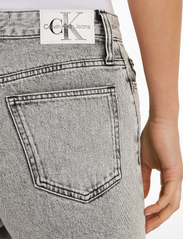 Calvin Klein Jeans - MOM JEAN - mamų džinsai - denim grey - 4