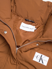 Calvin Klein Jeans - DOWN SOFT TOUCH LABEL PUFFER - down- & padded jackets - fudge brown - 2