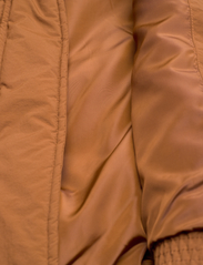 Calvin Klein Jeans - DOWN SOFT TOUCH LABEL PUFFER - kurtki zimowe - fudge brown - 4