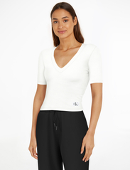 Calvin Klein Jeans - WOVEN LABEL RIB V-NECK TEE - t-shirts & topper - bright white - 2
