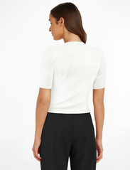 Calvin Klein Jeans - WOVEN LABEL RIB V-NECK TEE - t-shirts & topper - bright white - 3