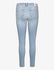 Calvin Klein Jeans - MID RISE SKINNY - džinsa bikses ar šaurām starām - denim light - 1