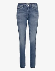 Calvin Klein Jeans - MID RISE SKINNY - siaurėjantys džinsai - denim medium - 0