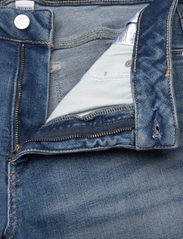 Calvin Klein Jeans - MID RISE SKINNY - džinsa bikses ar šaurām starām - denim medium - 3