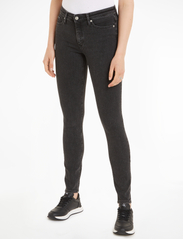Calvin Klein Jeans - MID RISE SKINNY - džinsa bikses ar šaurām starām - denim black - 2
