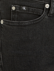 Calvin Klein Jeans - MID RISE SKINNY - džinsa bikses ar šaurām starām - denim black - 9