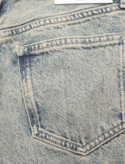 Calvin Klein Jeans - HIGH RISE STRAIGHT - džinsa bikses ar taisnām starām - denim medium - 4