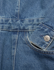 Calvin Klein Jeans - DARTED DENIM SHIRT DRESS - farkkumekot - denim medium - 3