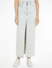 Calvin Klein Jeans - FRONT SPLIT MAXI DENIM SKIRT - lange rokken - denim light - 1