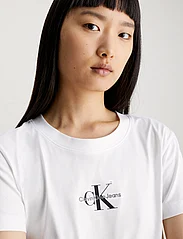 Calvin Klein Jeans - MONOLOGO SLIM TEE - najniższe ceny - bright white - 4
