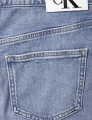 Calvin Klein Jeans - BUCKLE WRAP A-LINE DENIM SKIRT - feestelijke kleding voor outlet-prijzen - denim light - 3