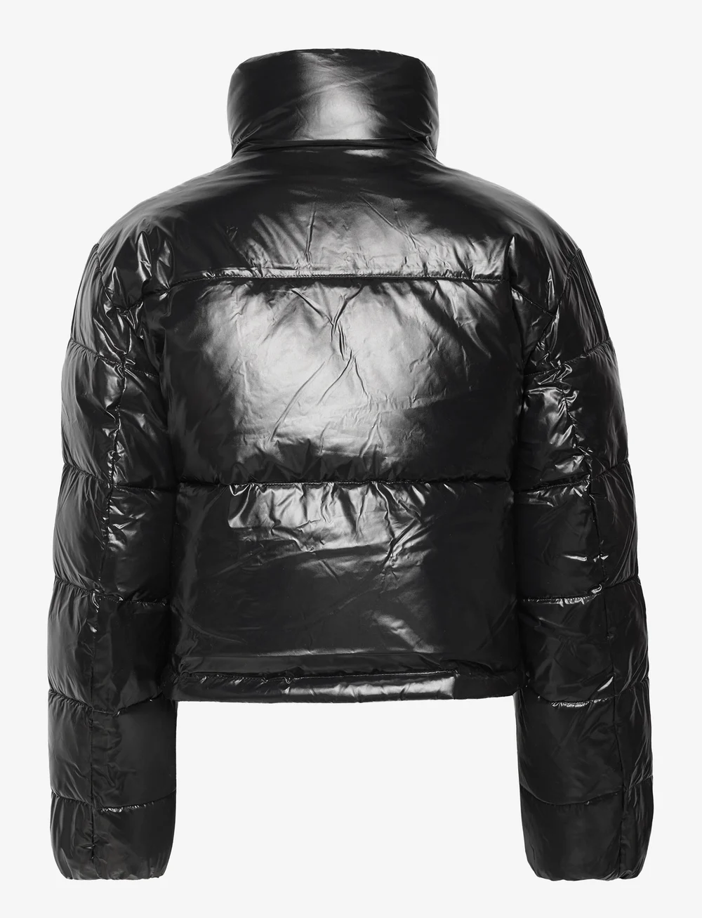 Calvin Klein Jeans Cropped Shiny Puffer 59.97 Kaufen Sie Gefutterte Daunenjacken von Calvin Klein Jeans online unter Boozt . Schnelle Lieferung und einfache Retouren