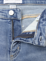 Calvin Klein Jeans - MID RISE SKINNY - siaurėjantys džinsai - denim medium - 3