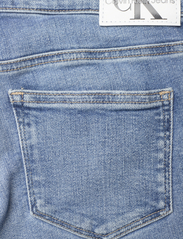 Calvin Klein Jeans - MID RISE SKINNY - džinsa bikses ar šaurām starām - denim medium - 4
