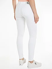 Calvin Klein Jeans - MID RISE SKINNY - džinsa bikses ar šaurām starām - denim light - 2