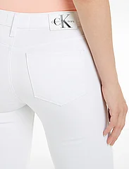 Calvin Klein Jeans - MID RISE SKINNY - džinsa bikses ar šaurām starām - denim light - 3