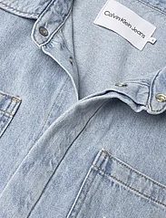Calvin Klein Jeans - SHIRT DENIM DRESS - teksakleidid - denim light - 2