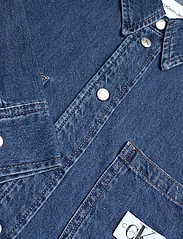 Calvin Klein Jeans - CROPPED DAD DENIM SHIRT - denim shirts - denim medium - 2