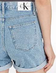 Calvin Klein Jeans - MOM SHORT - denim shorts - denim medium - 3