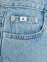 Calvin Klein Jeans - MOM SHORT - džinsa šorti - denim medium - 5