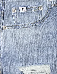Calvin Klein Jeans - MOM SHORT - jeansowe szorty - denim light - 2
