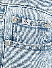 Calvin Klein Jeans - MID RISE SHORT - džinsiniai šortai - denim light - 5