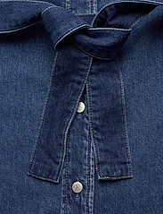 Calvin Klein Jeans - BOXY BELTED SHIRT DRESS - denim dresses - denim light - 3