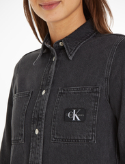 Calvin Klein Jeans - SLIM DENIM SHIRT - teksasärgid - denim black - 4
