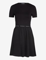 Calvin Klein Jeans - LOGO ELASTIC SHORT SLEEVE DRESS - korte kjoler - ck black - 0