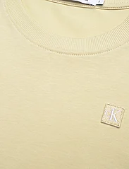 Calvin Klein Jeans - CK EMBRO BADGE REGULAR TEE - t-shirts - green haze - 2