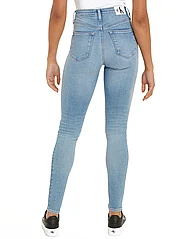 Calvin Klein Jeans - HIGH RISE SKINNY - liibuvad teksad - denim light - 2