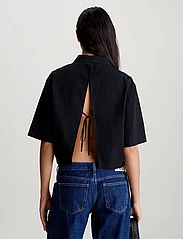 Calvin Klein Jeans - BACK DETAIL SEERSUCKER SHIRT - krekli ar īsām piedurknēm - ck black - 3