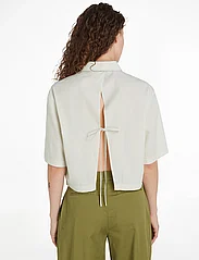 Calvin Klein Jeans - BACK DETAIL SEERSUCKER SHIRT - kortärmade skjortor - icicle - 2