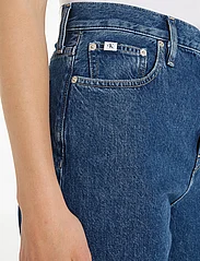 Calvin Klein Jeans - HIGH RISE RELAXED - tiesaus kirpimo džinsai - denim medium - 3