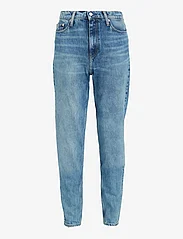 Calvin Klein Jeans - MOM JEAN - mom stila džinsa bikses - denim medium - 0