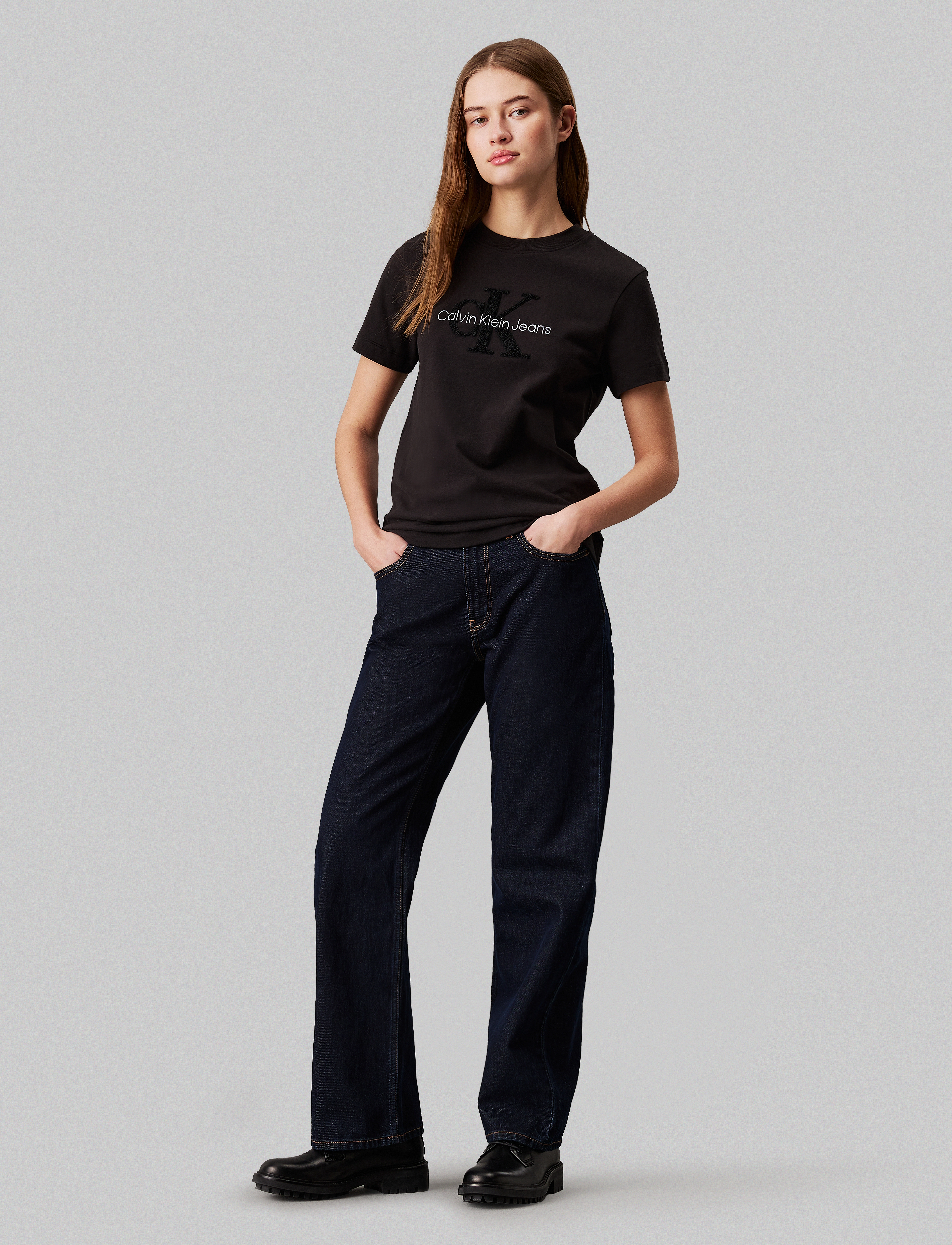 Calvin Klein Jeans - CHENILLE MONOLOGO REGULAR TEE - ck black - 5