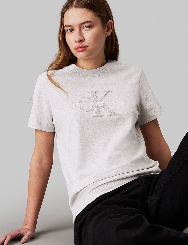 Calvin Klein Jeans - CHENILLE MONOLOGO REGULAR TEE - t-shirts - ivory grey heather - 3