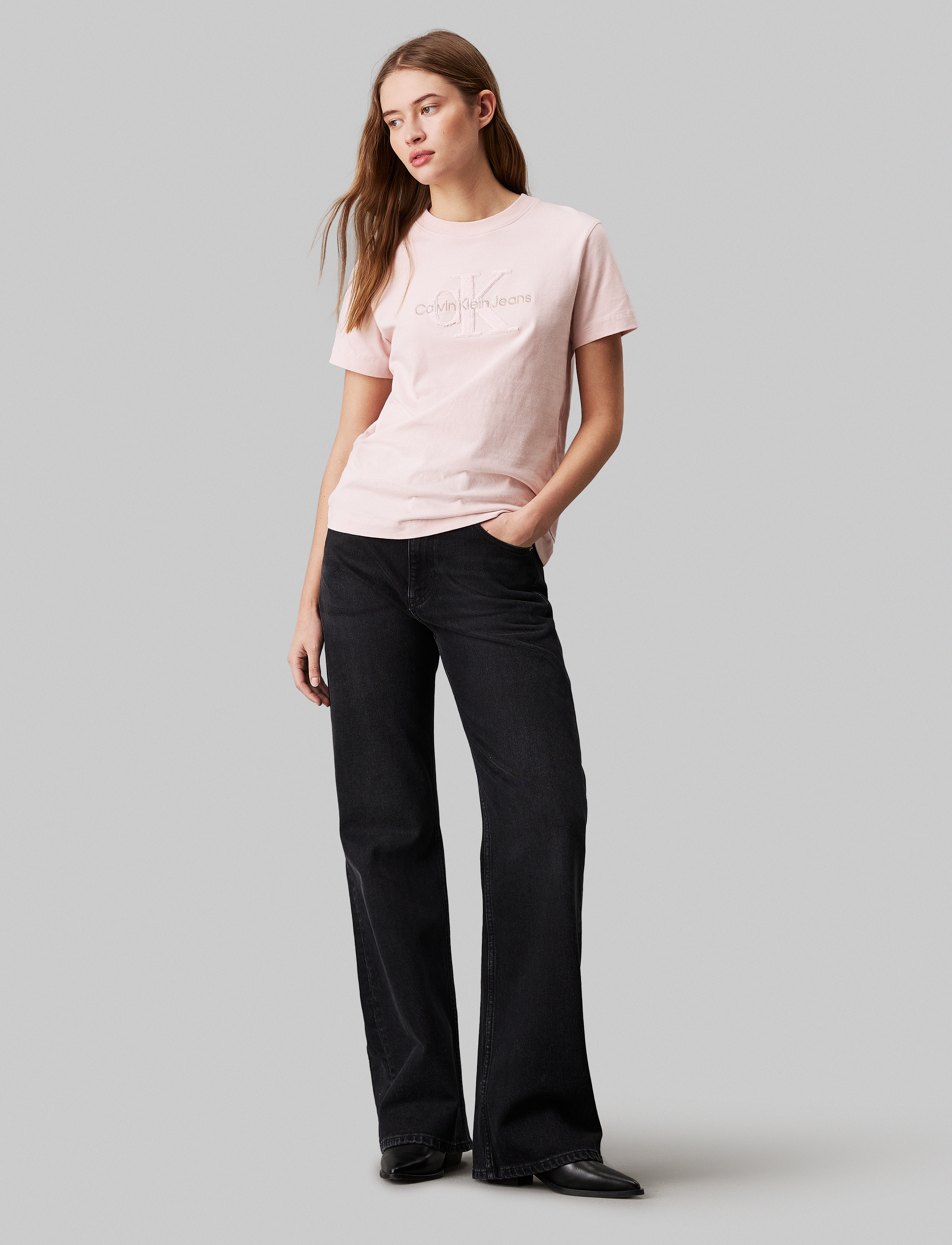 Calvin Klein Jeans - CHENILLE MONOLOGO REGULAR TEE - peach whip - 4