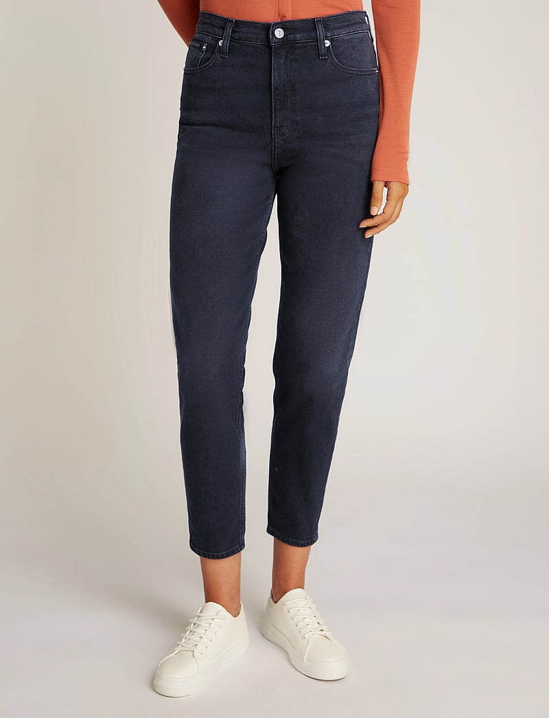 Calvin Klein Jeans - MOM JEAN - tapered jeans - denim black - 0