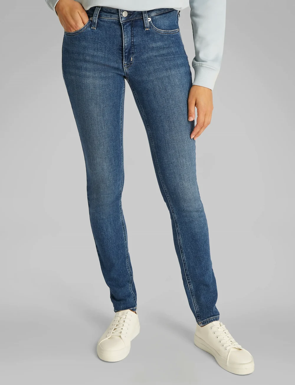 Calvin Klein Jeans - MID RISE SKINNY - liibuvad teksad - denim medium - 0