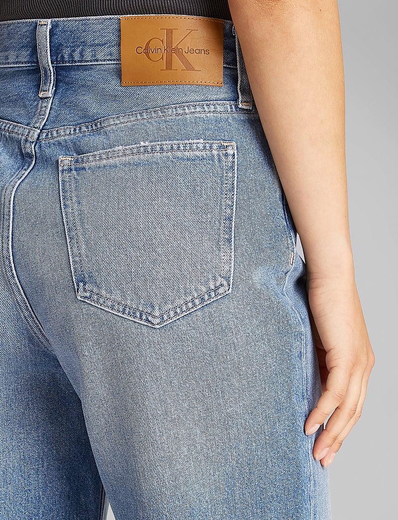 Calvin Klein Jeans - RELAXED BERMUDA SHORT - jorts - denim light - 0