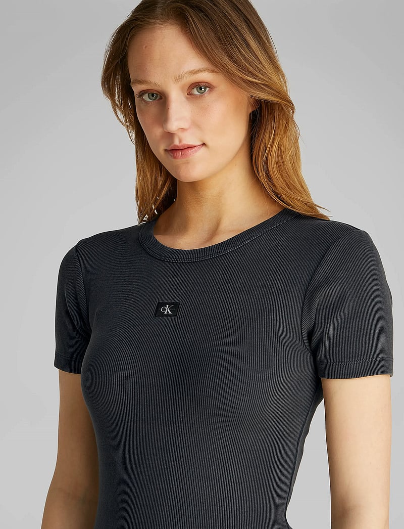Calvin Klein Jeans - WASHED WOVEN LABEL RIB DRESS - t-shirt-kleider - washed black - 4